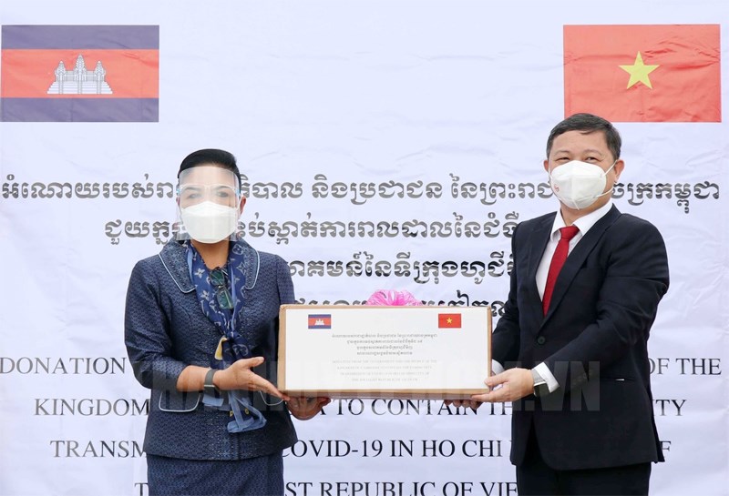 Ho Chi Minh City receives epidemic prevention donations from the Cambodia