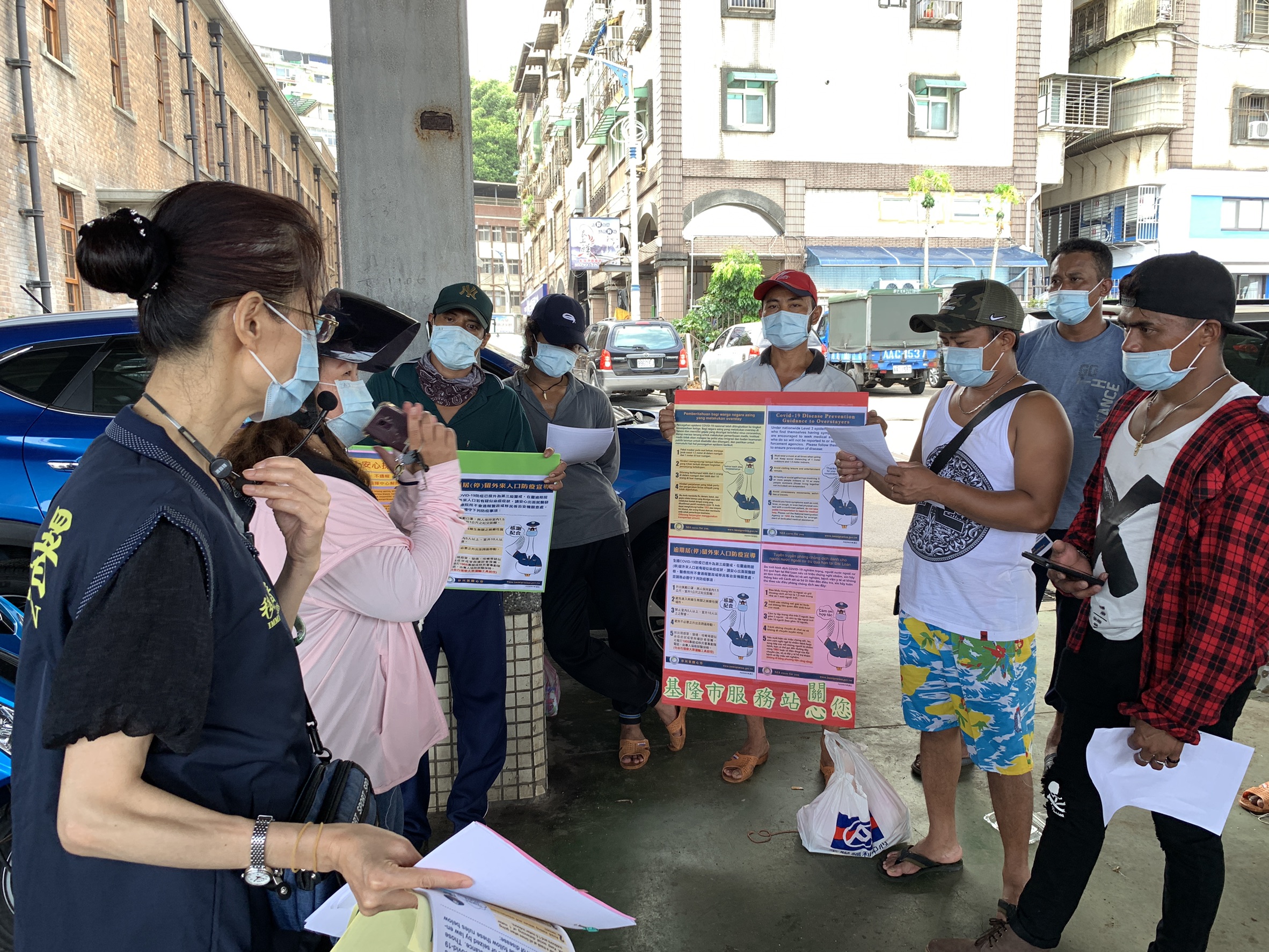 The "Carefree Covid-19 Screening Program" includes migrant workers, legal and illegal. The project will not charge any costs, question, investigate, or punish migrant workers. (Photo / Provided by NIA Keelung City Service Station)