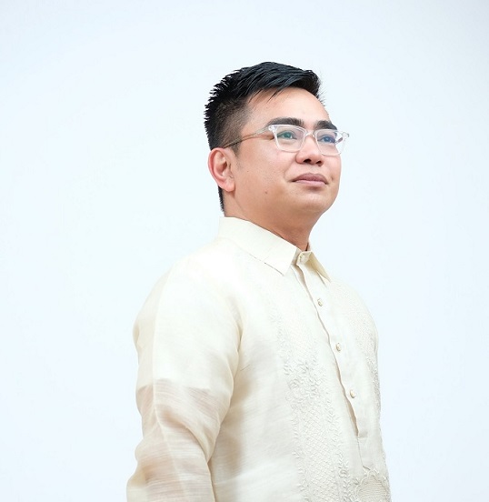 Filipino filmmaker Patrick Alcedo. (Source from ABS-CBN)