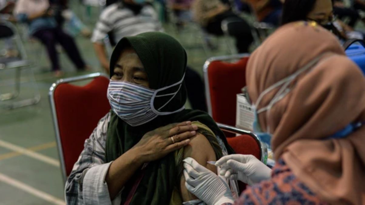 印尼疫情日漸惡化，台商、僑民急包機返台。 圖／翻攝自《新華社》