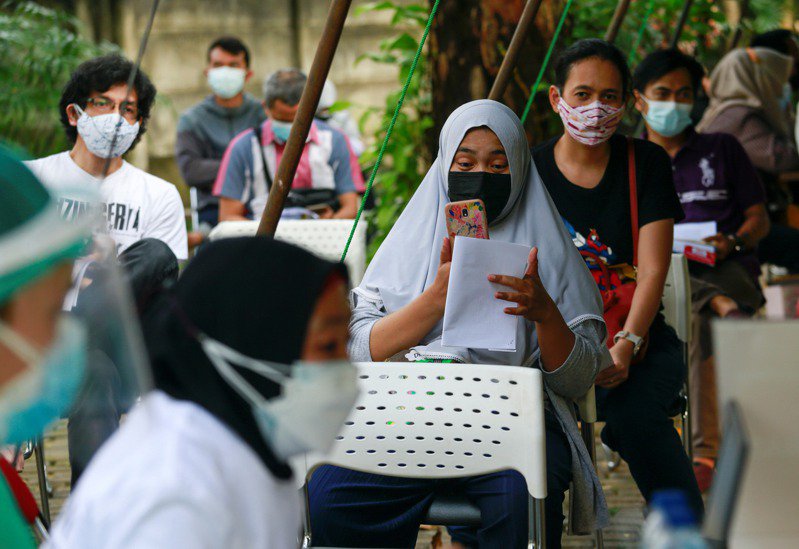 印尼疫情自開齋節後快速蔓延。 圖／翻攝自《路透社》