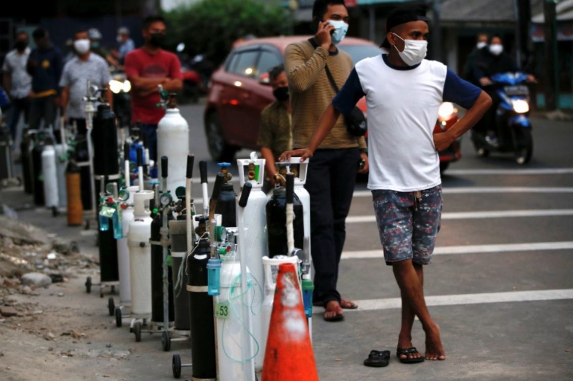 Harga tabung oksigen di Indonesia naik drastis. 1 liter tabung oksigen hanya dapat dibeli dengan uang sejumlah 10.000 NTD. Sumber: Jakarta Post