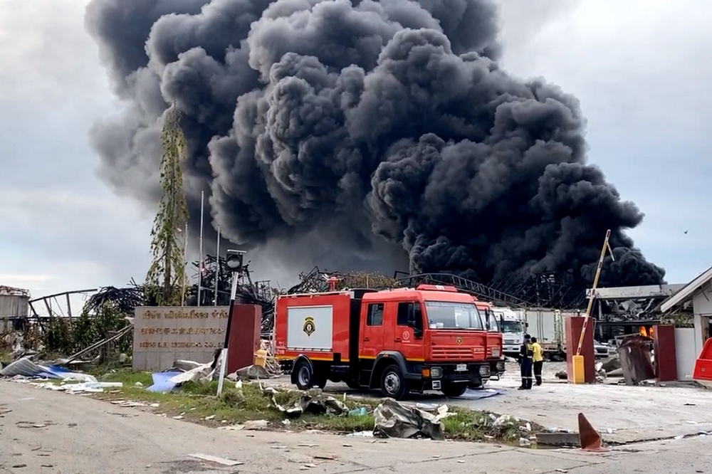泰國台資化學工廠大爆炸。 圖／翻攝自《美聯社》