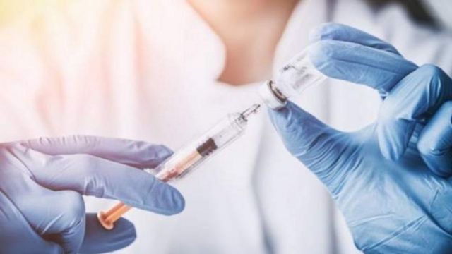 หลายคนมีผลข้างเคียงหลังฉีดวัคซีน ／ภาพจาก "RFI"