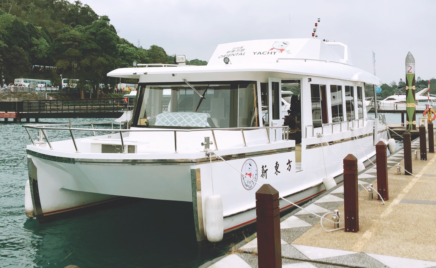 Du thuyền khu du lịch Hồ Nhật Nguyệt chuẩn bị đón khách nhưng nghiêm cấm ăn uống trên thuyền. (Nguồn ảnh:《自由時報》)