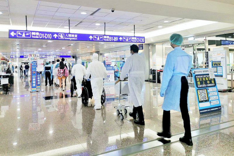 Bộ Giao thông kiến nghị rằng lao động di trú phải tiêm vắc-xin phòng COVID-19 tại quốc gia của họ trước khi đến Đài Loan làm việc. (Nguồn ảnh:《自由時報》)
