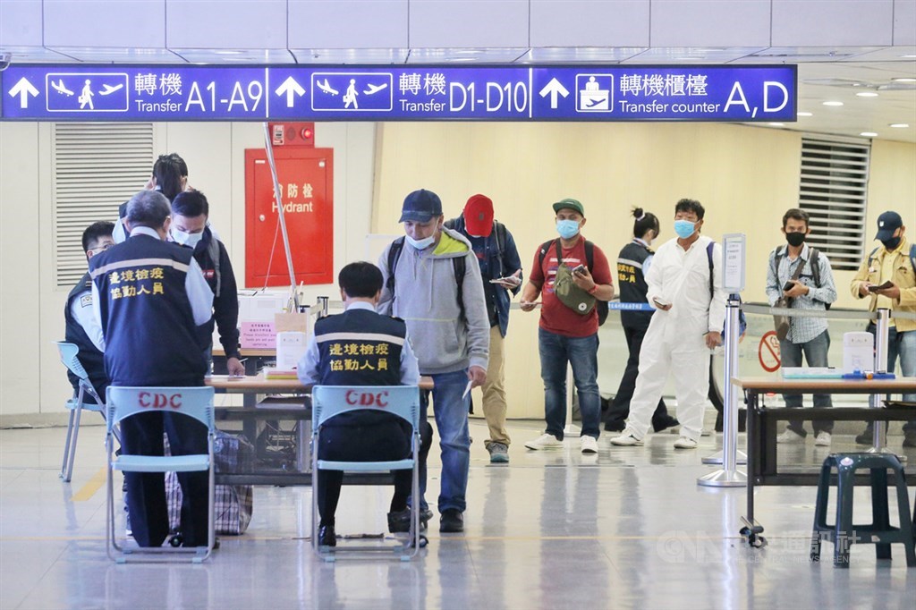 Mỗi hành khách lấy mẫu xét nghiệm tại sân bay mất khoảng 4 phút, Sân bay Quốc tế Đào Viên mong hành khách nhẫn nại chờ đợi. (Nguồn ảnh:《中央社》)