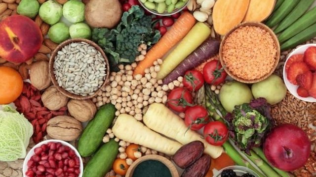 Mỗi ngày dung nạp vào cơ thể 3 phần rau, 2 phần trái cây, kết hợp với các loại ngũ cốc nguyên hạt. (Nguồn ảnh:《BBC》)