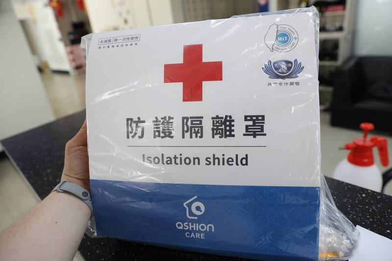 台灣「隔離罩」將引進蒙古國。 圖／慈濟醫院提供