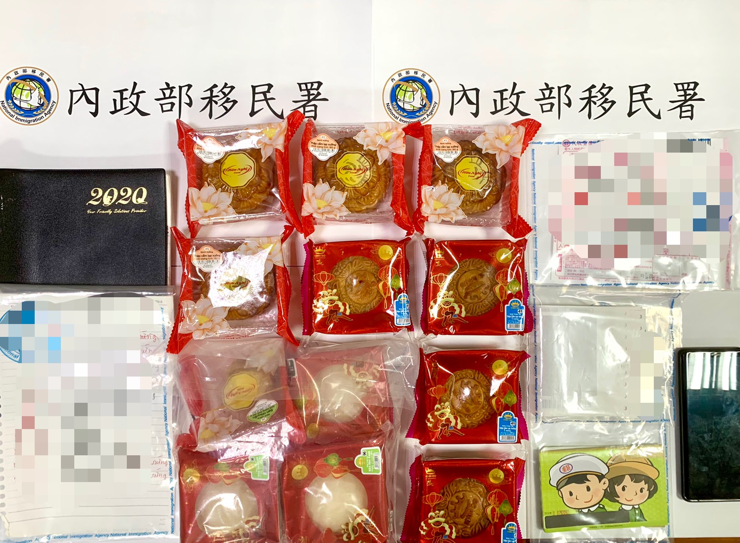 The Kaohsiung City Special Task Force, under the command of the prosecutor of the Kaohsiung District Prosecutors Office, went to the residence of Vietnamese spouse surnamed Ho to search and seize evidence such as moon cakes, account books, consignment notes and mobile phones. (Photo/Provided by the Kaohsiung City Special Task Force)