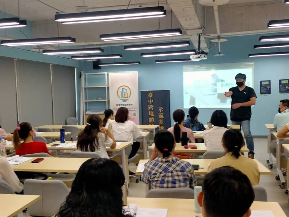 9月5日舉辦第一次「新住民微型創業培力班」課程。（圖／翻攝自社團法人台灣新移民協會臉書）