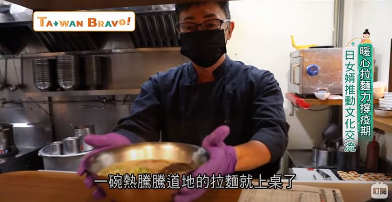越南新住民文彩燕拿下2019年韓國料理職人大賽的果雕組金牌。（圖／三立電視台提供）