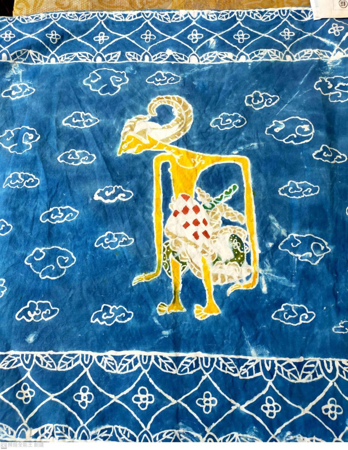 Combining traditional Indonesian batik with Taiwanese features, the batiks are favored by the art circles and are invited to be exhibited in the art exhibition hall. (Photo/Provided with authorization from Guan Mei Lian)