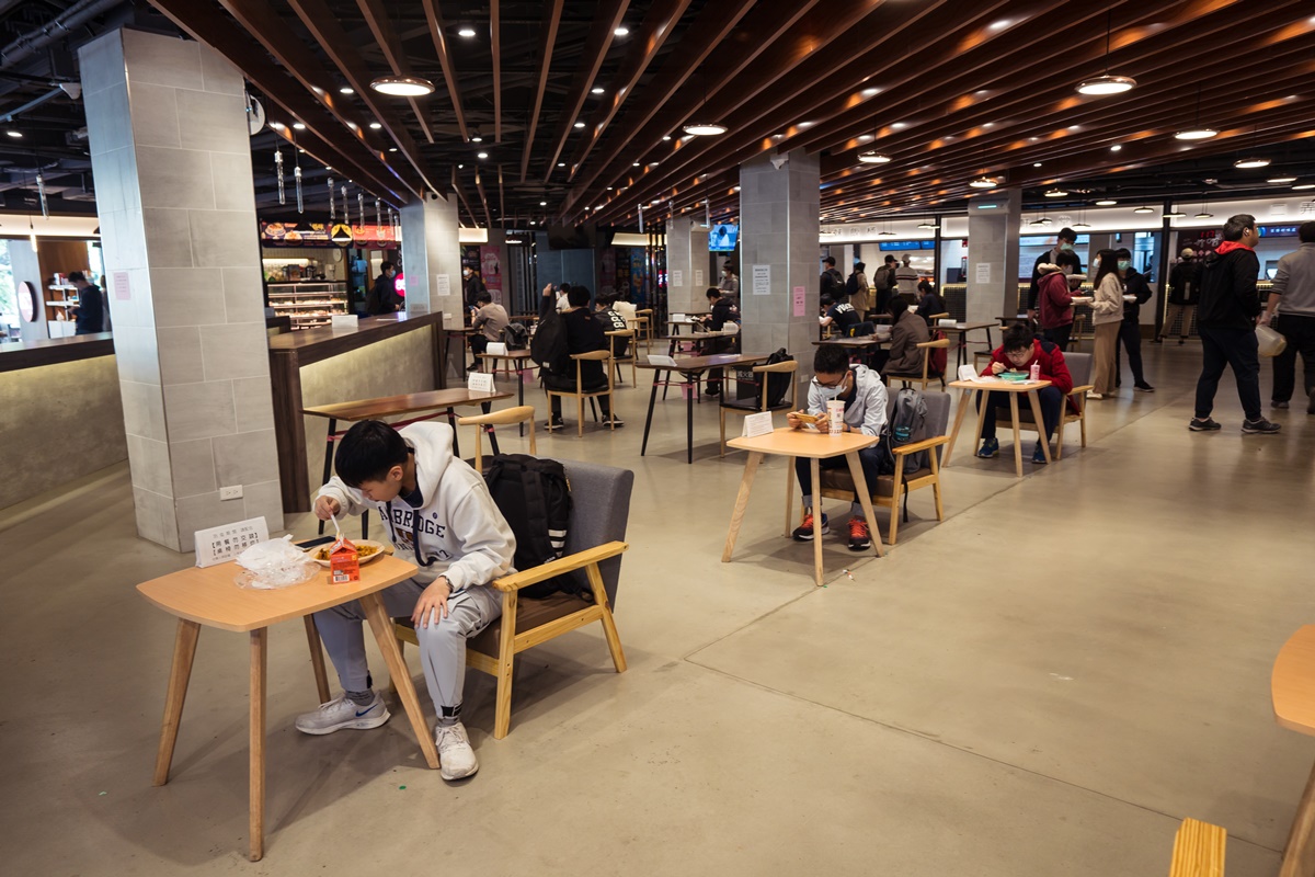 Taipei City Government relaxed limits on indoor dining. (Photo / Retrieved from TPG Images)