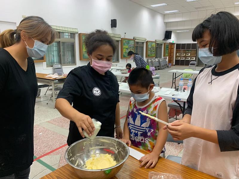 Taitung County Government invites new immigrants to cook exotic dishes. Photo/Provided by Taitung Social Affairs Department