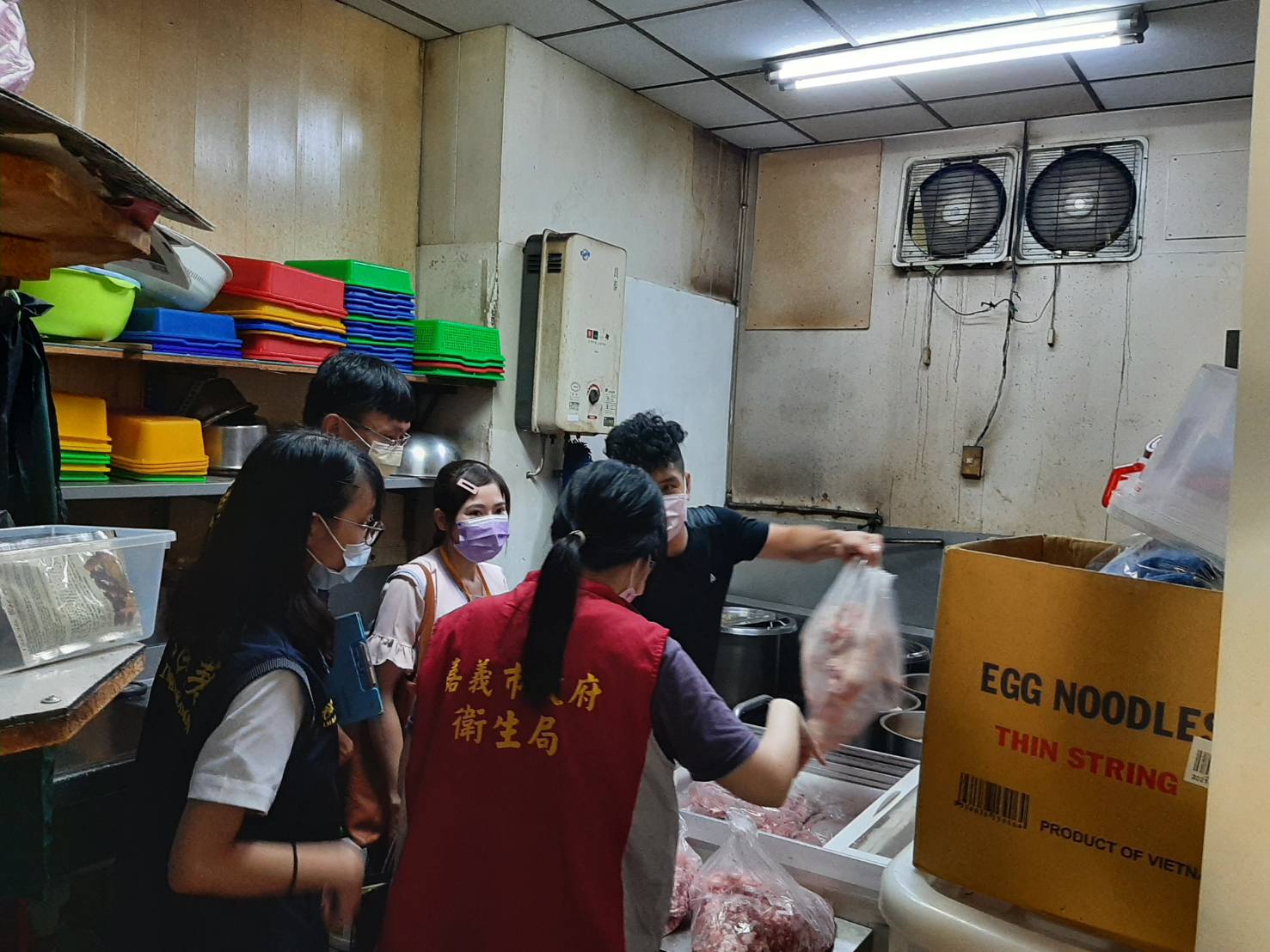 台灣查獲含非洲豬瘟病越南走私肉品。 圖／嘉市服務站提供