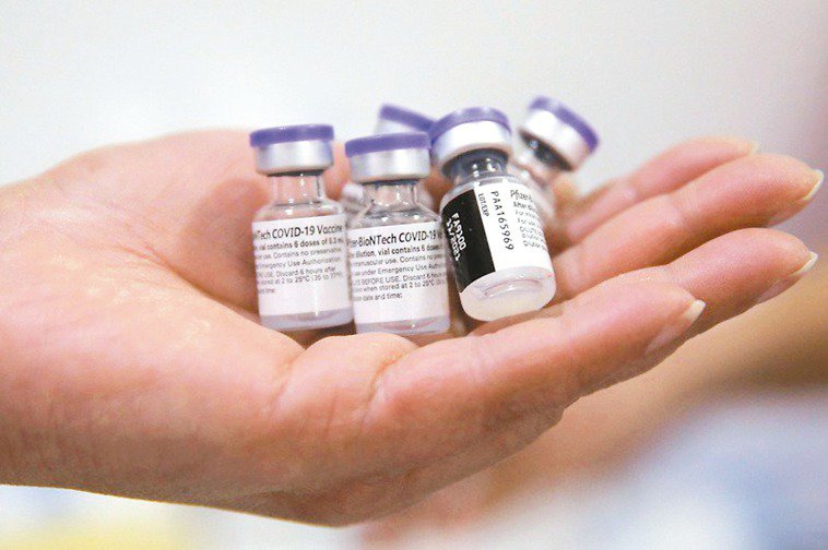 Mulai tanggal 23 September, siswa-siswi akan mendapatkan vaksin BNT. Sumber: United Daily News