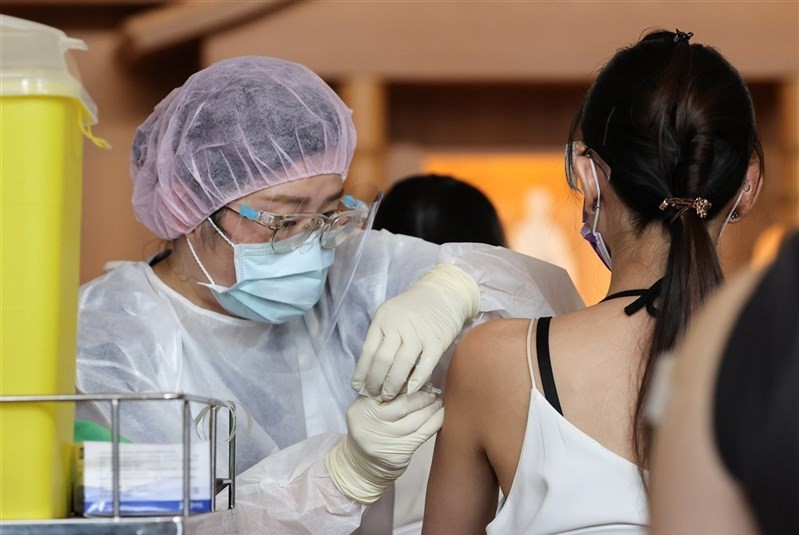 High school students can now receive the COVID-19 BNT vaccine. (Photo / Retrieved from Central News Agency)