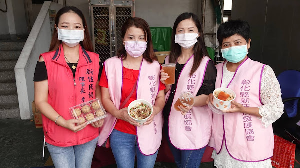 Các chị em di dân mới gửi tặng món ăn Indonesia tới bệnh viện. (Nguồn ảnh: Hiệp hội giao lưu phát triển di dân mới)