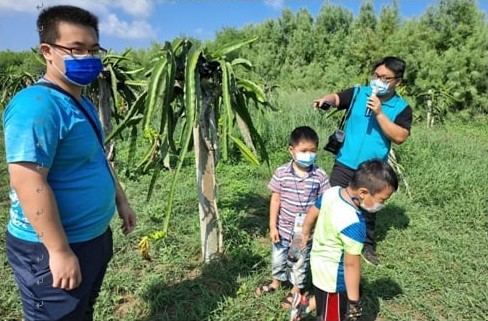 Penghu leads the children of new immigrants to learn about Taiwan's agricultural products. Photo/Provided by the Social Office of Penghu County Government