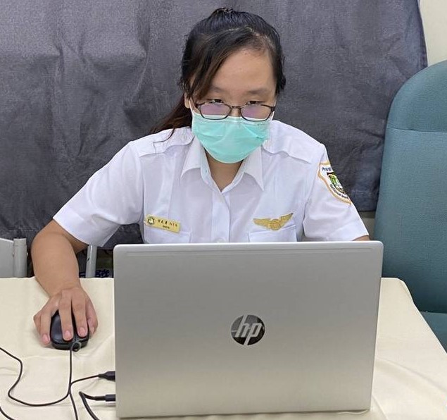 Officer Pan is fluent in Vietnamese and she found evidence online to solve the case. (Photo / Provided by the NIA Specialized Operation Brigades Changhua County)