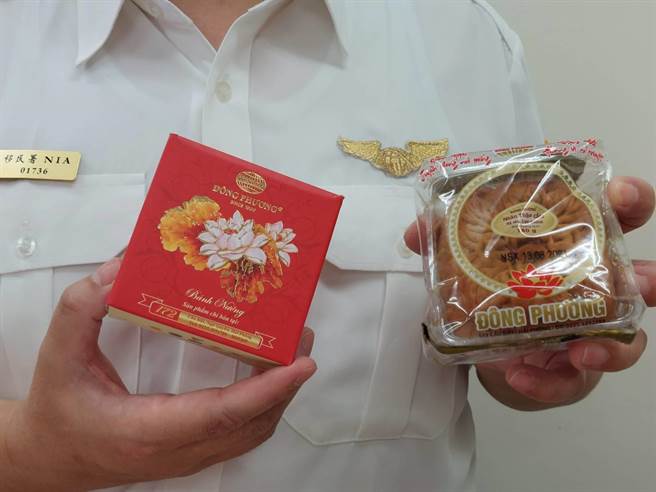 New immigrants are reminded not to buy imported mooncakes online. Photo/provided by the National Immigration Agency