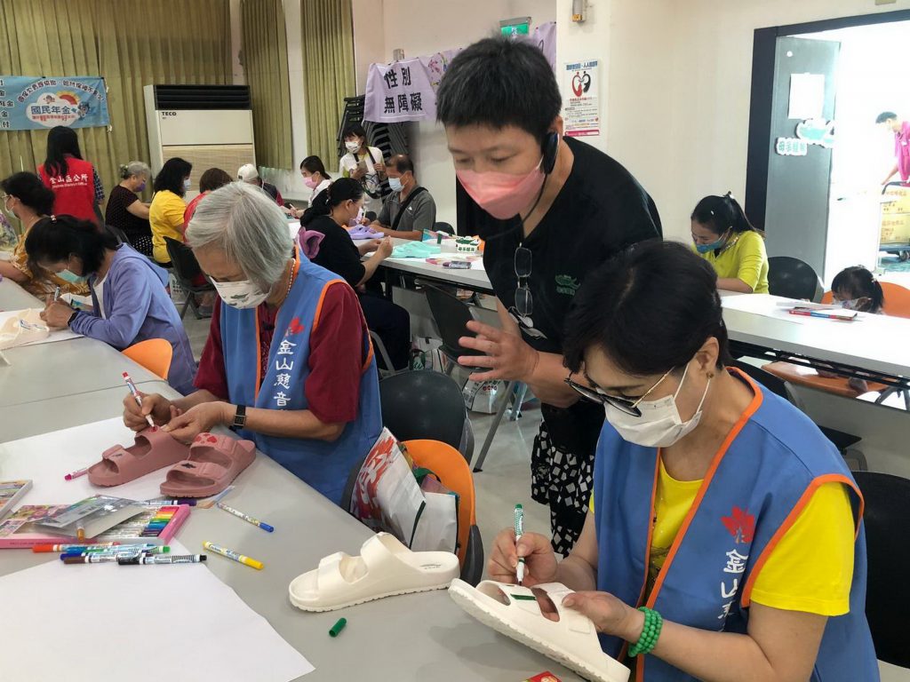 "DIY Slippers Painting" at Jinshan District Office in New Taipei City. Photo/Provided by Jinshan District Office