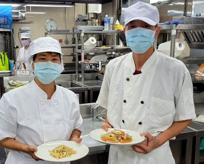 Dự án trợ giúp di dân mới nâng cao tay nghề nấu nướng. (Nguồn ảnh:《中國時報》)