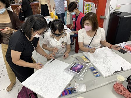 移民署基隆站舉辦「數字油畫DIY」。 圖／基隆服務站提供
