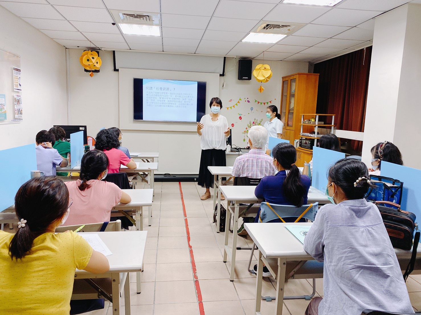 移民署向新住民宣導「振興五倍券」。 圖／宜蘭服務站提供