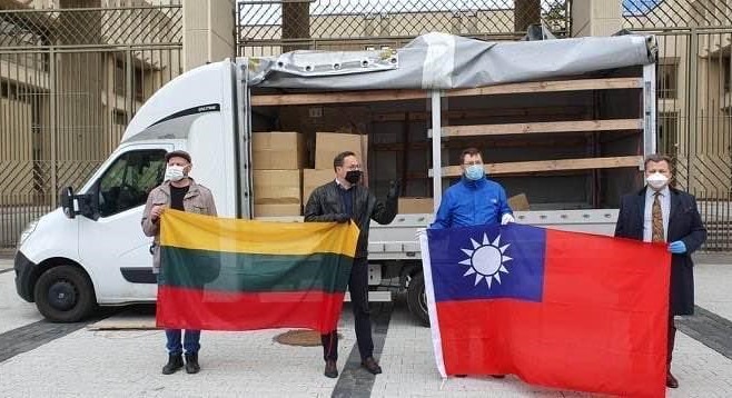 Lithuanian government announced it will be donating a second band of COVID-19 vaccines to Taiwan. (Photo / Retrieved from Facebook profile of Gintaras Steponavičius)