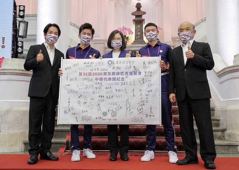 President Tsai welcomes Team Taiwan’s Olympic heroes to Presidential Office. (Photo / Provided by the Office of the President)