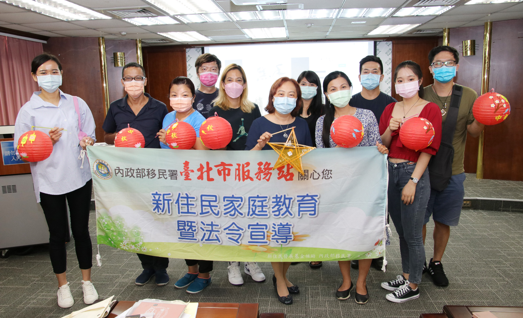 Trạm Phục vụ của Sở Di dân tại thành phố Đài Bắc tổ chức khóa học thích nghi với cuộc sống như tuyên truyền pháp luật và giáo dục gia đình cho những di dân mới. (Nguồn ảnh: Trạm Phục vụ của Sở Di dân tại thành phố Đài Bắc)