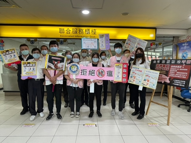 University students promoted the prevention of "African Swine Fever" to new immigrants. Photo/Provided by Kinmen Service Station