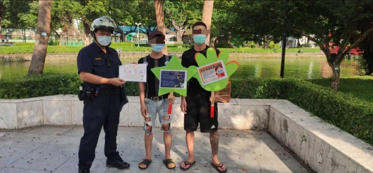 Bắt đầu kể từ ngày 27/7 đến ngày 9/8, Chi cục Cảnh sát số 2 của thành phố Đài Trung tiếp tục đến công viên Đài Trung để tiến hành tuyên truyền phòng chống dịch bệnh. (Nguồn ảnh: Chi cục Cảnh sát số 2 của thành phố Đài Trung)