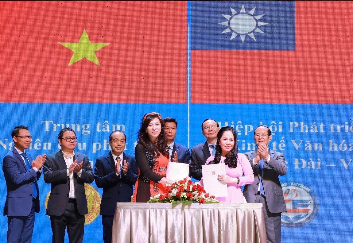 Hiệp hội phát triển kinh tế văn hóa giáo dục Đài - Việt ủng hộ Quỹ vaccine phòng chống dịch COVID-19 Việt Nam. (Nguồn ảnh: Hiệp hội phát triển kinh tế văn hóa giáo dục Đài - Việt)