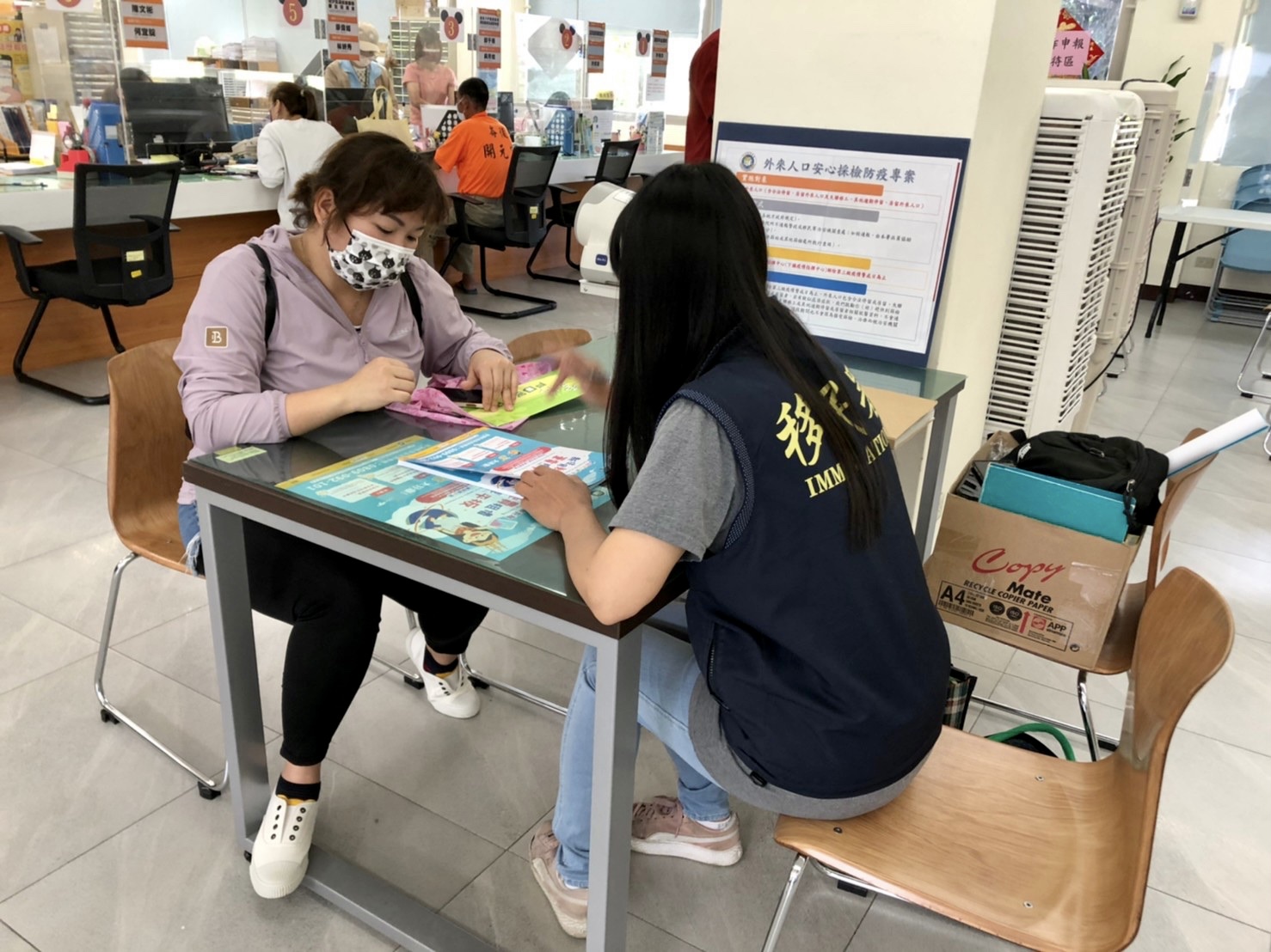 The NIA continuously provides support and help to new immigrants during the epidemic. (Photo / Provided by the NIA Yunlin County Service Center)