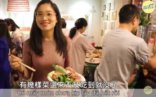 Thu Hằng cùng các chị em di dân mới người Việt Nam ở Đài Loan cùng chung vui tết Trung thu. (Nguồn ảnh: kênh YouTube「Hang TV─越南夯台灣」)