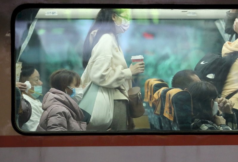 รถไฟทั้งสองห้ามผู้โดยสารรับประทานอาหาร ภาพจาก／《中央社》