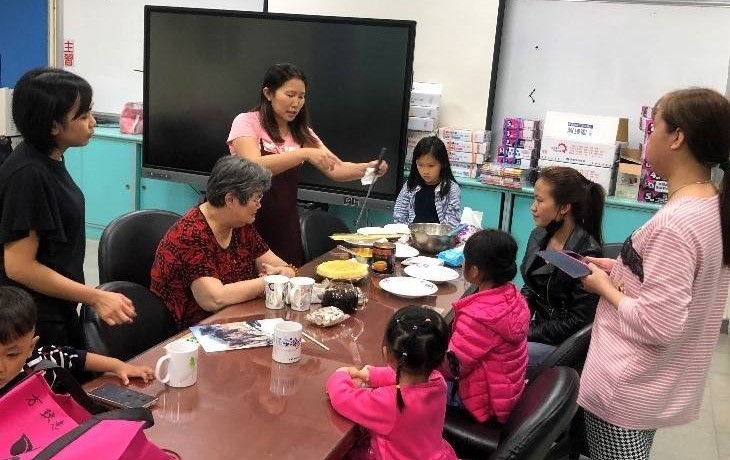Keelung City Government lunches "supplementary school" services for new immigrant mothers, and childcare services for their children. (Photo / Provided by the Keelung City Government)