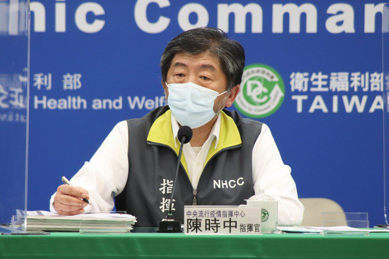 Chen Shi-chung reminded that the swimming pool must be opened at different times and the flow of people must be controlled. Photo/provided by the CECC