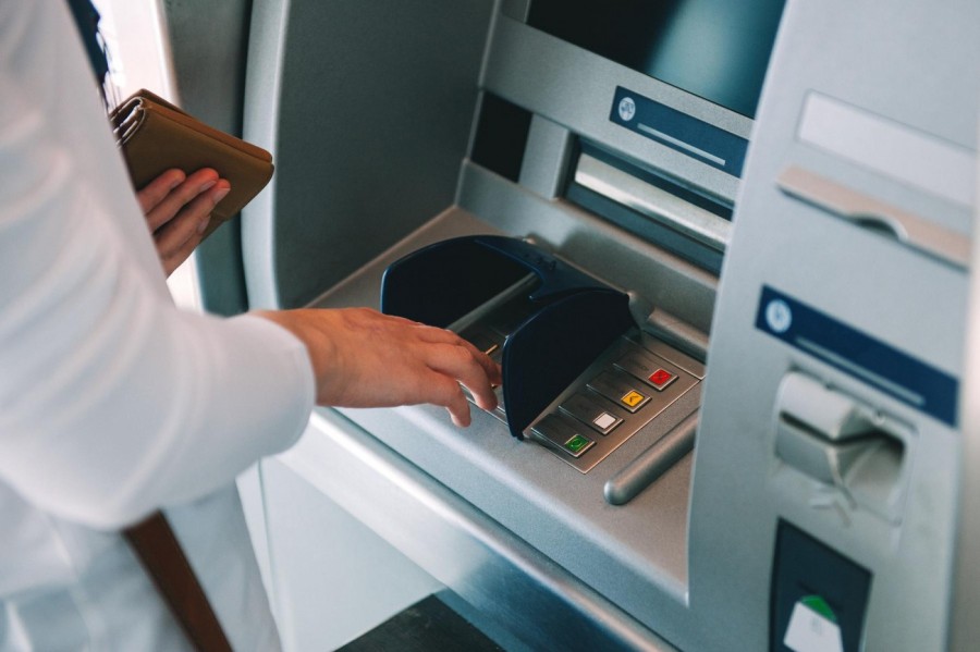 銀行ATM提供24hr「跨境匯款」服務。 圖／台新銀行提供