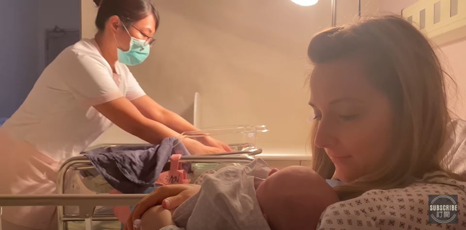 The husband filmed the whole process of their baby’s birth. Photo/Retrieved from YouTube