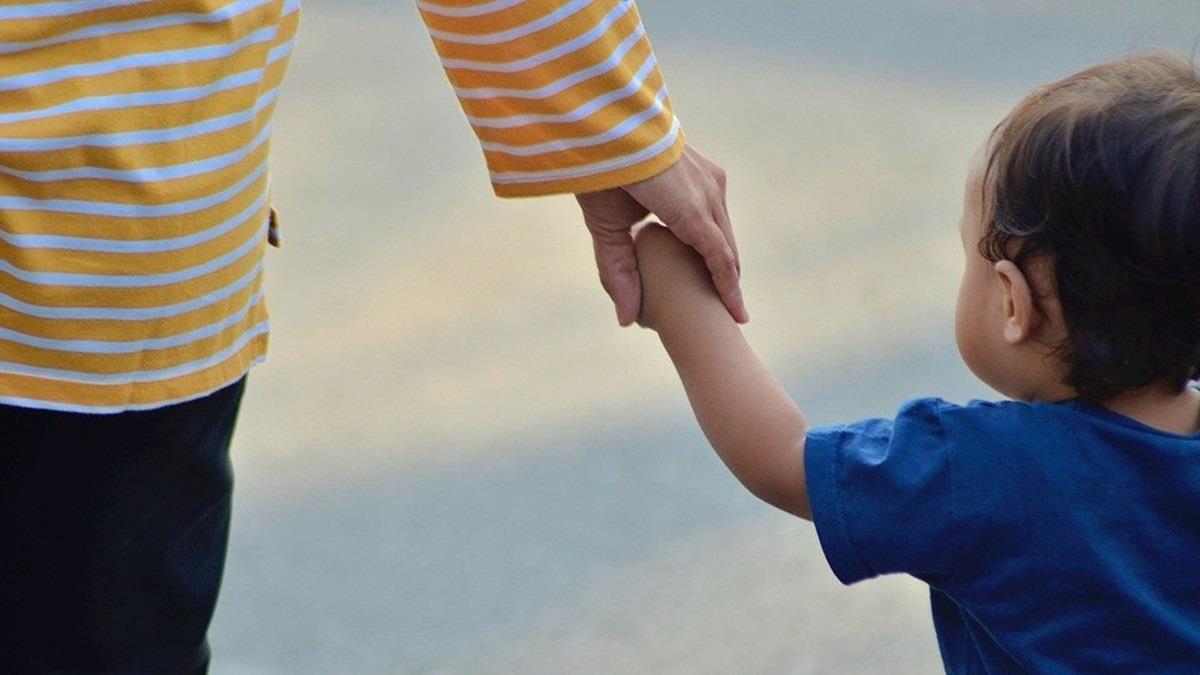 Kementerian Tenaga Kerja perhatian kepada orang tua, kebijakan pengasuhan anak yang ramah mulai berlaku. Sumber: Global Views Monthly