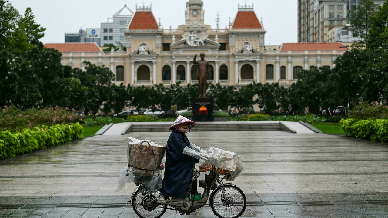 Từ 0h ngày 2/8, TP Hồ Chí Minh tiếp tục thực hiện giãn cách xã hội thêm 14 ngày. (Nguồn ảnh:《France24》)