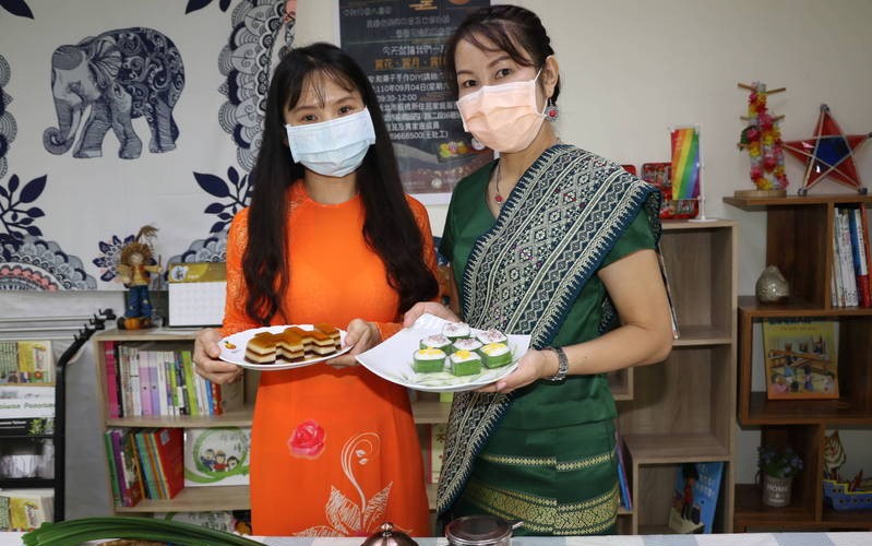 Di dân mới Việt Nam và Thái Lan dạy nấu ăn trực tuyến, dùng hương vị món ăn kết nối tình quê hương. (Nguồn ảnh: Cục Xã hội thành phố Tân Bắc) 