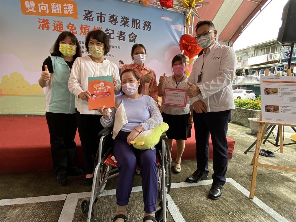 Chiayi City to Launch Multilingual Care Chart Cards Reducing the Language Barrier of Foreign Care Workers. Photo provided by Chiayi City Government