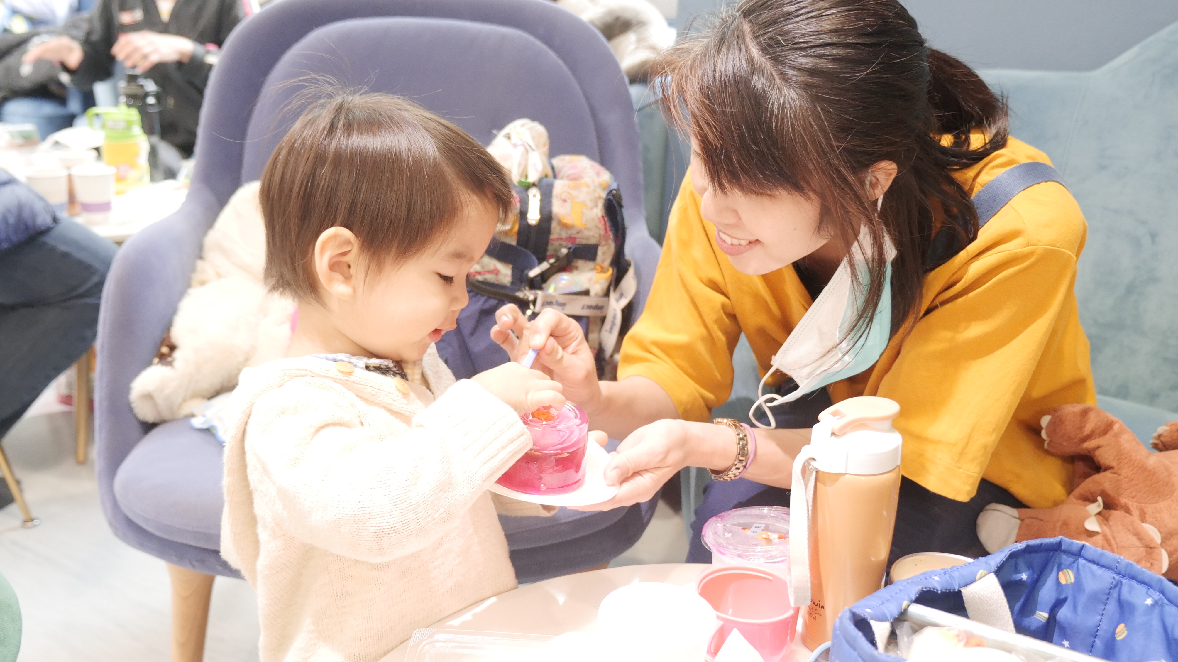 Risa Sawada Kumagai (熊谷梨沙) là một di dân mới người Nhật Bản đã dẫn theo 3 đứa con 2, 4 và 5 tuổi của mình cùng đến tham gia hoạt động. (Nguồn ảnh: Trương Duệ Hoằng)