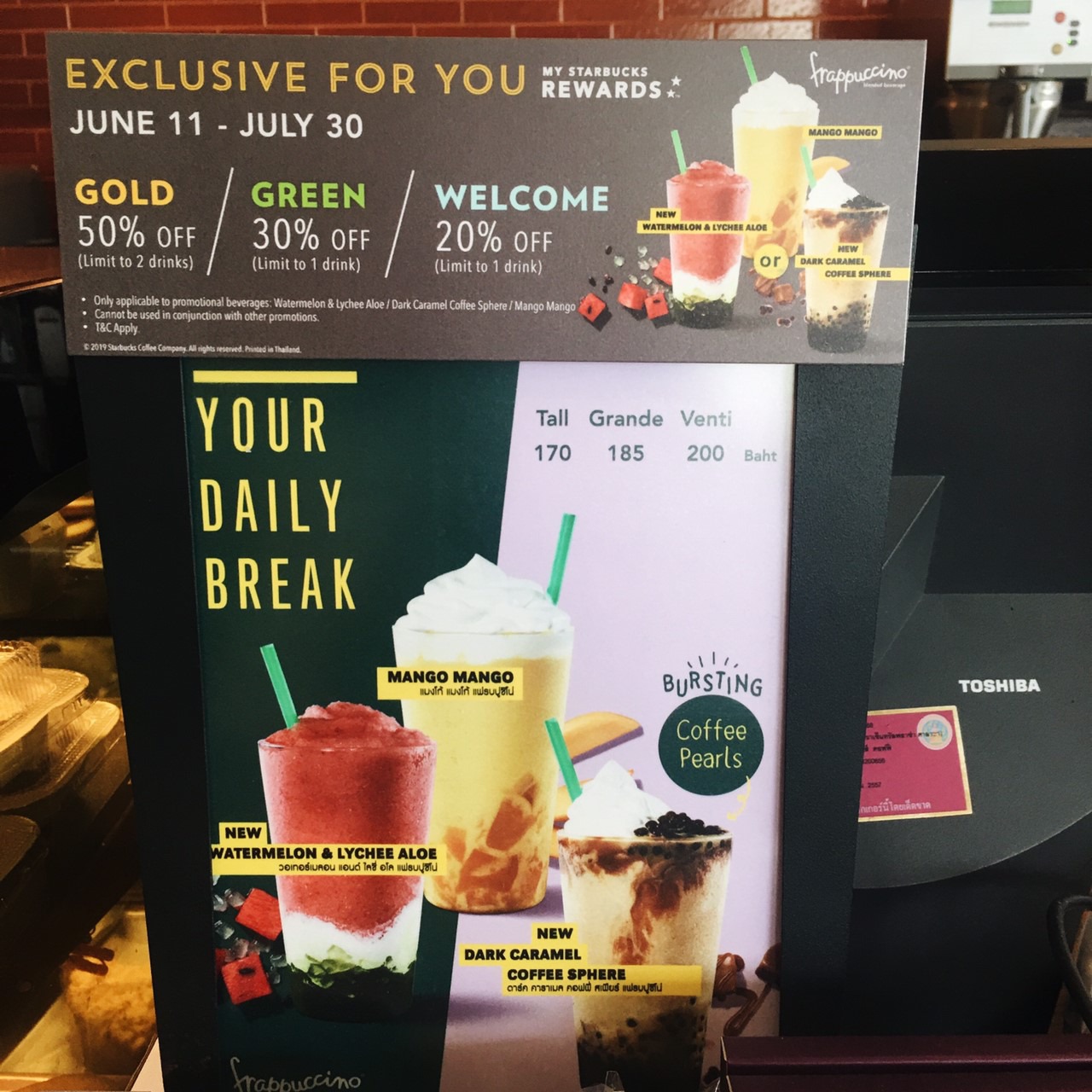 Starbucks ในประเทศสหรัฐอเมริกา ที่ได้เริ่มทดลองขายเมนูเครื่องดื่มพร้อมท็อปปิ้งอย่าง ‘ไข่มุกป๊อปรสกาแฟ’ ภาพจาก／ชี้เป้าโปรถูก by Redprice