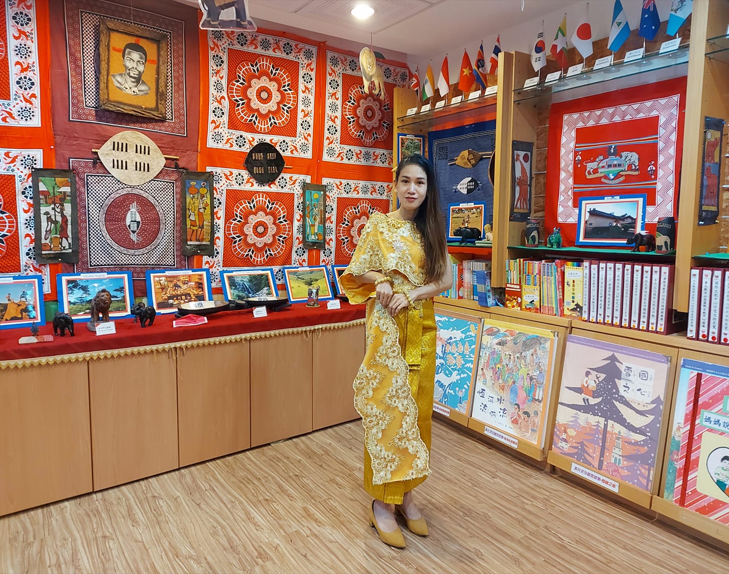 พานซีหลิงกำลังใส่ชุดกัมพูชาเพื่อเผยแพร่วัฒนธรรมกัมพูชา (ภาพ / จากพานซีหลิง潘喜玲)